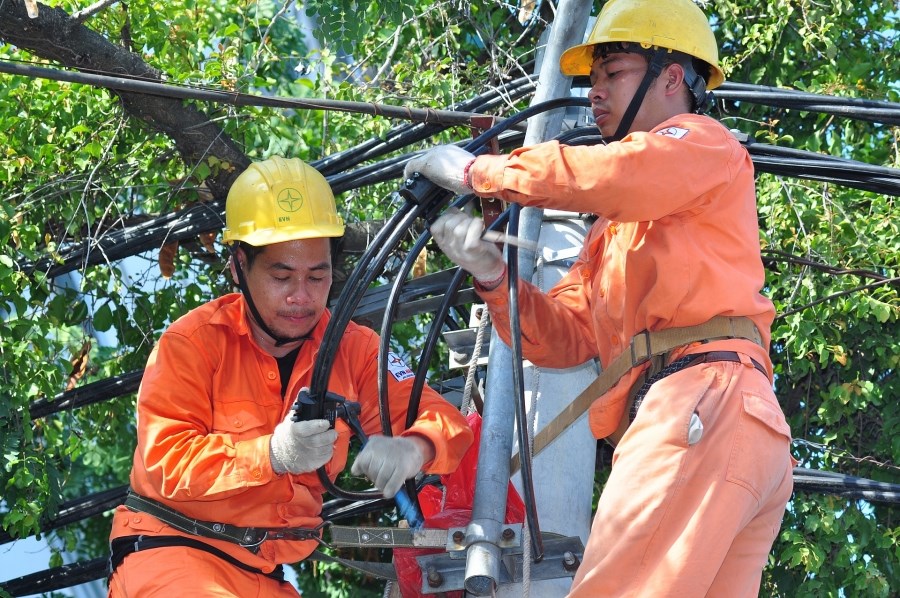 Lịch cắt điện Hà Nội ngày mai 7/6: Thứ tư có nơi cắt liên tục 5 lần trong ngày, tổng thời gian kéo dài 10 tiếng, điện mất từ sáng sớm đến chiều