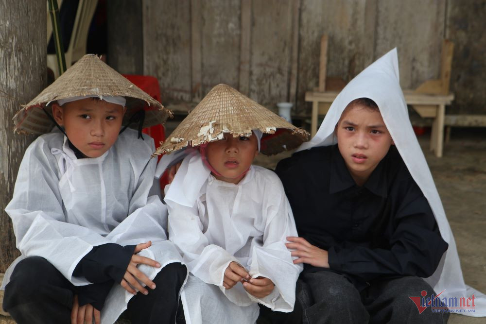 Đau lòng: Người mẹ đơn thân đốt rẫy bị ngạt ra đi mãi mãi trong rừng: Để lại 3 con nhỏ bơ vơ