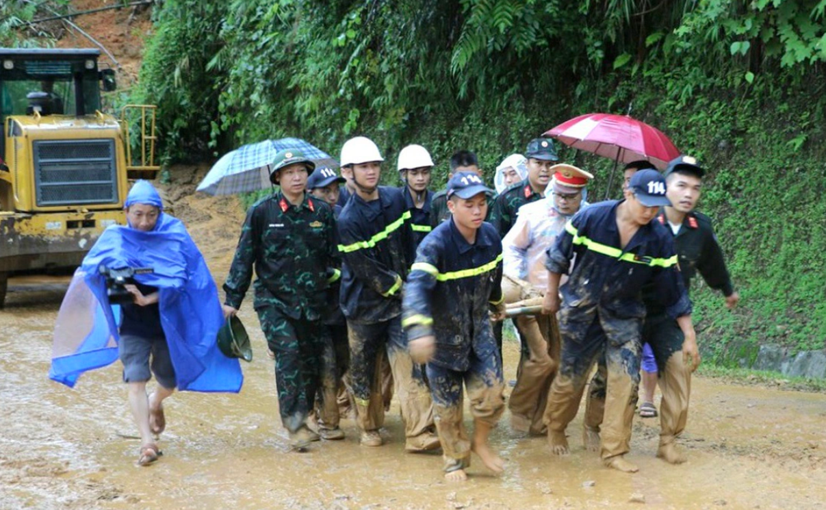 Thương tâm vụ sạt lở đất ở Hà Giang khiến 11 người tử vong: Nghỉ hè về quê ngoại chơi, bà và bé trai 6 tuổi tử vong