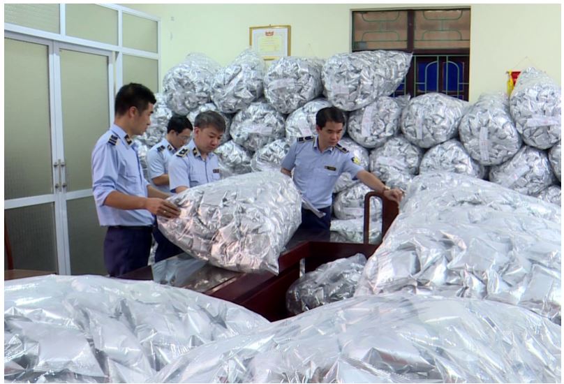 Phát hiện kho chứa 40.000 gói rong biển trôi nổi chuẩn bị tuồn ra thị trường
