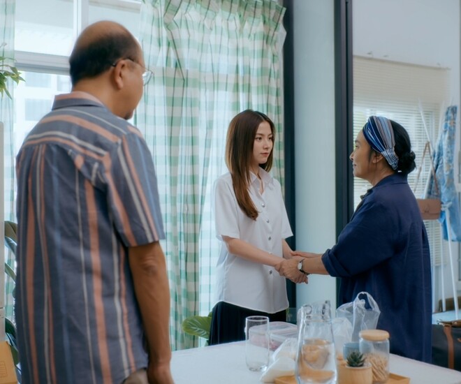 Tôi đưa cho mẹ kế 15 triệu mỗi tháng, trong đó 10 triệu để đi chợ và 5 triệu là tiền công cho dì chăm bố. Sau khi bố tôi m:ất…