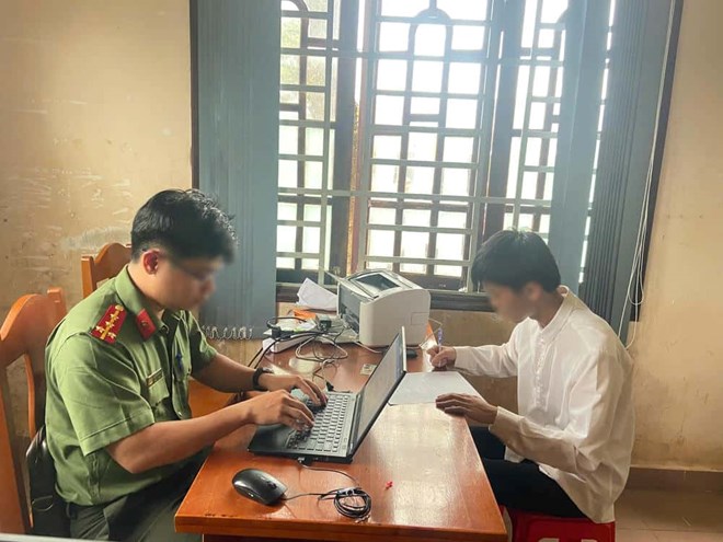 Nóng: Khởi tố vụ nam sinh quay lén đề, gửi ra cho bạn dùng ChatGPT giải bài thi