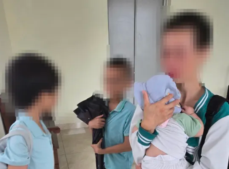 Người mẹ đơn thân tr:ộm t:iền để nuôi con: Điều tra viên, kiểm sát viên chung tay hỗ trợ 3 cháu nhỏ
