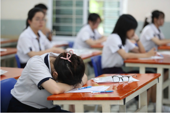 NÓNG: Cả nước có 10 thí sinh bị đình chỉ trong buổi thi Ngữ văn