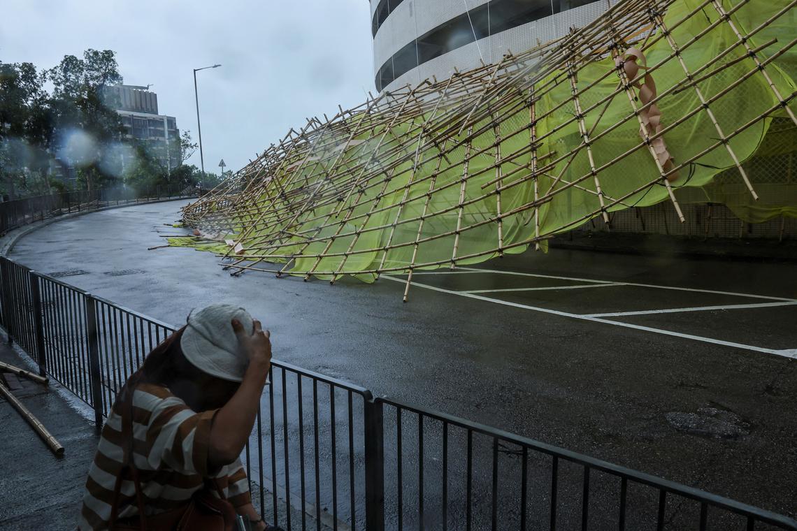 Bão Wipha đã tấn công Hong Kong (Trung Quốc): Sức gió tới hơn 167km/h, mưa lớn càn quét