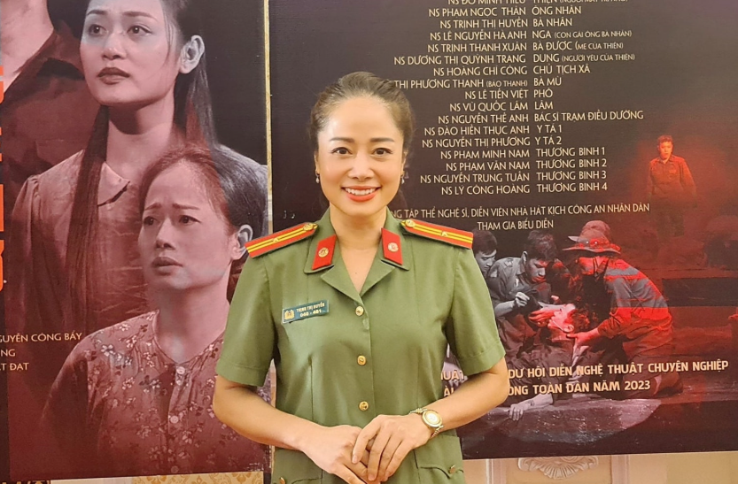 Nữ diễn viên đóng bí thư xã trên phim giờ vàng VTV là Thiếu tá công an