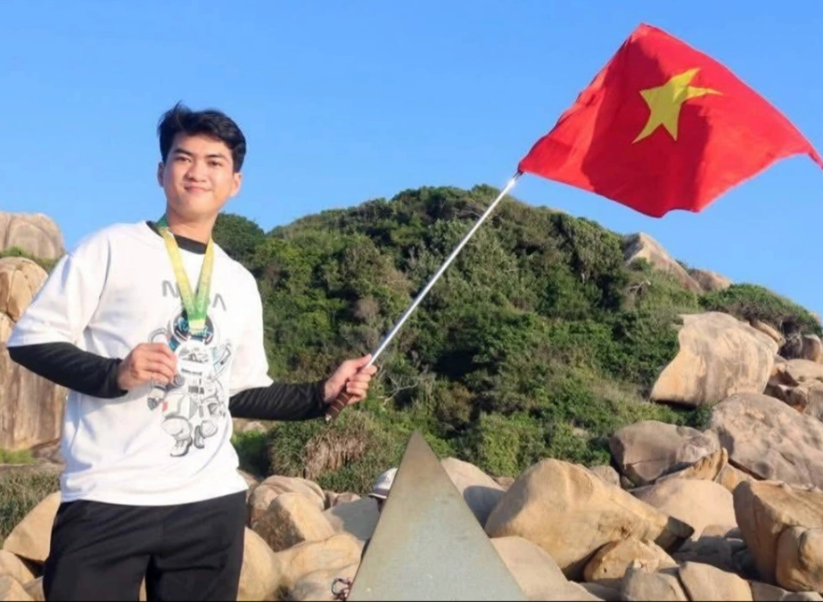 Hơn 100 người tìm nam thanh niên m:ất t:ích 3 ngày ở núi Hoàng Ngưu Sơn: Bố mẹ chờ tin con dưới chân núi