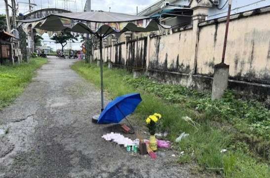 Người mẹ b:ỏ con gái s:ơ s:inh tuvong rồi lên ô tô rời đi có thể xử lý ra sao?