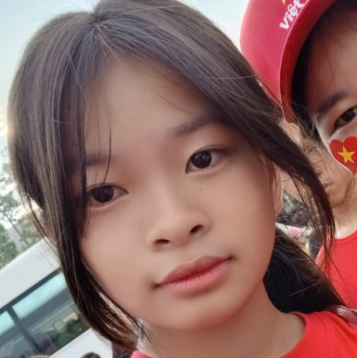 Người mẹ khẩn nhờ tìm con gái 12 tuổi lạc tại khu vực đường Hùng Vương, Hà Nội
