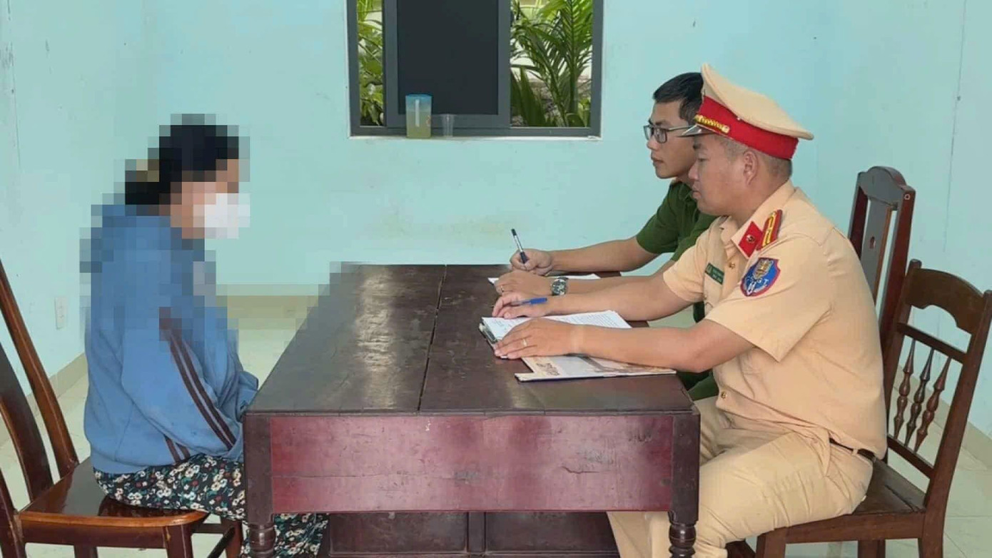 Cụ bà buôn ve chai tông người bán vé số rồi bỏ đi vì nghĩ không ai biết