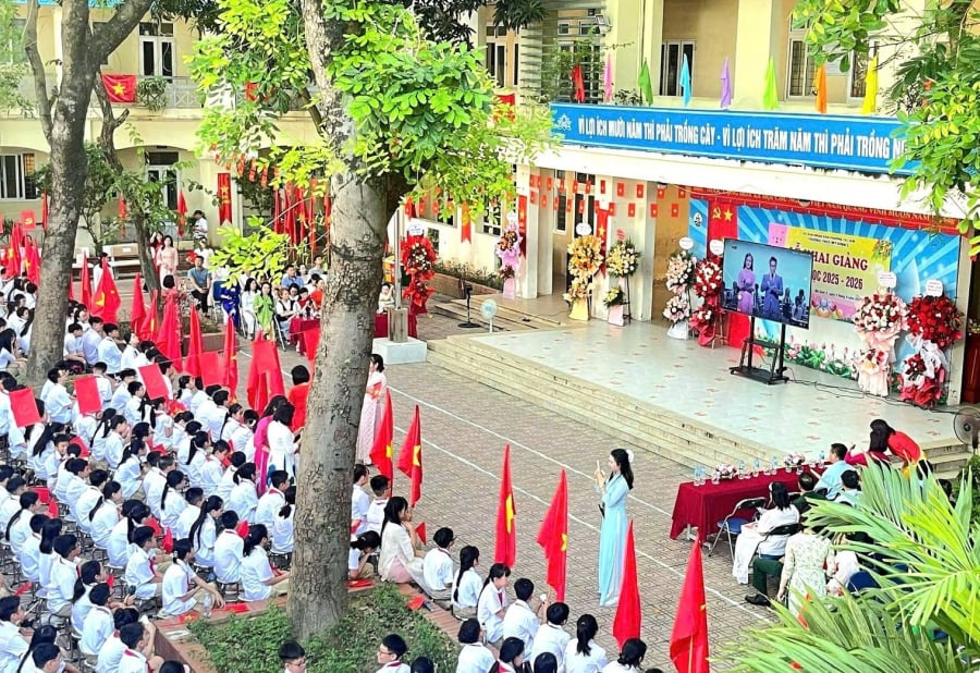 Phụ huynh bức xúc vì phải góp tiền mua tivi 40 triệu tặng nhà trường
