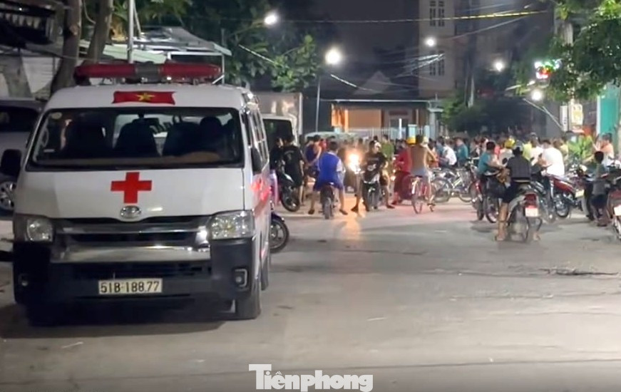 Phát hiện hai vợ chồng tuvong trước cửa nhà ở TPHCM