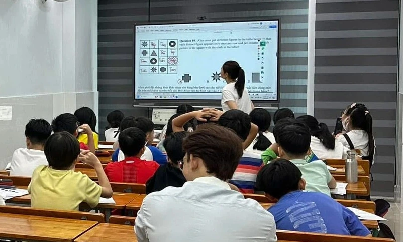 Sau 6 tháng ‘siết’ dạy thêm, học thêm’: Bất ngờ về thu nhập ngoài lương của giáo viên