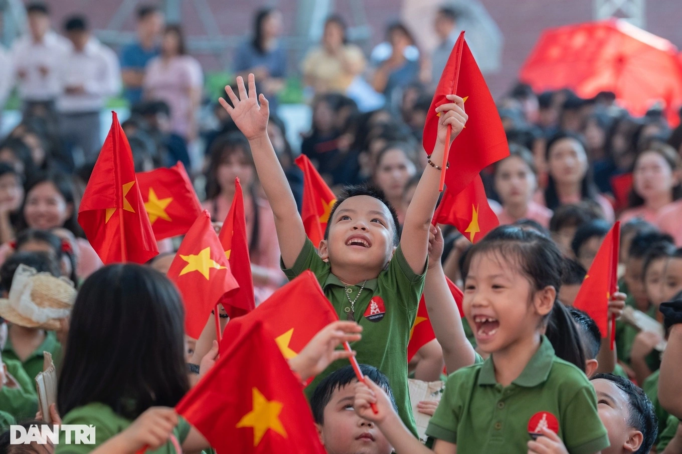 Miễn học phí, hỗ trợ bữa trưa cho học sinh, kiểm tra các khoản thu đầu năm