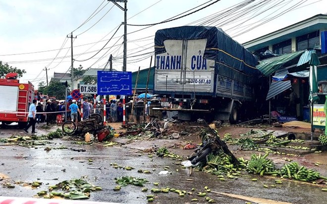 Xe tải lao vào chợ, ít nhất 3 người tuvong, nhiều người bị thương