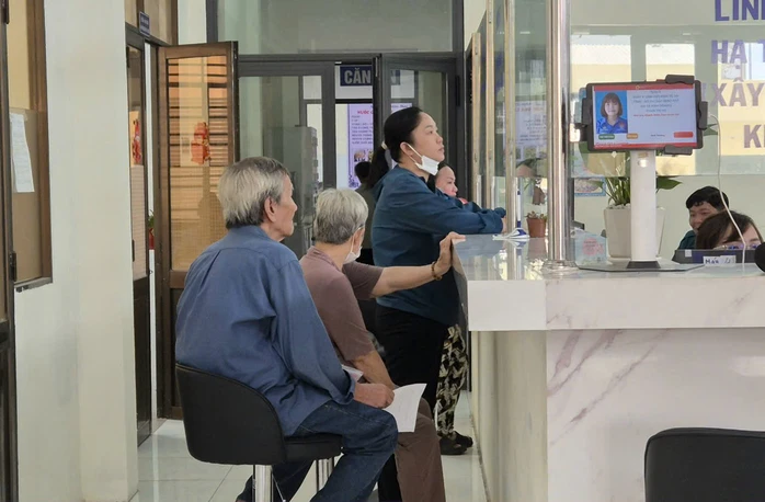 Người cao tuổi ở TP HCM đón nhận tin vui