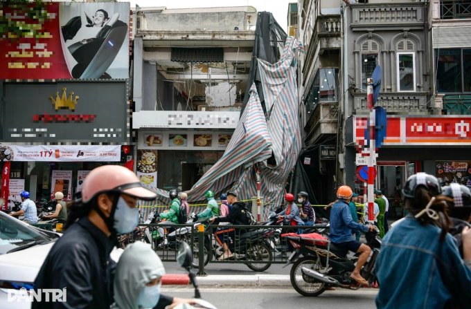 Vụ bê tông, kính “từ trên trời rơi xuống” ở Hà Nội: Một người tuvong, công an vào cuộc
