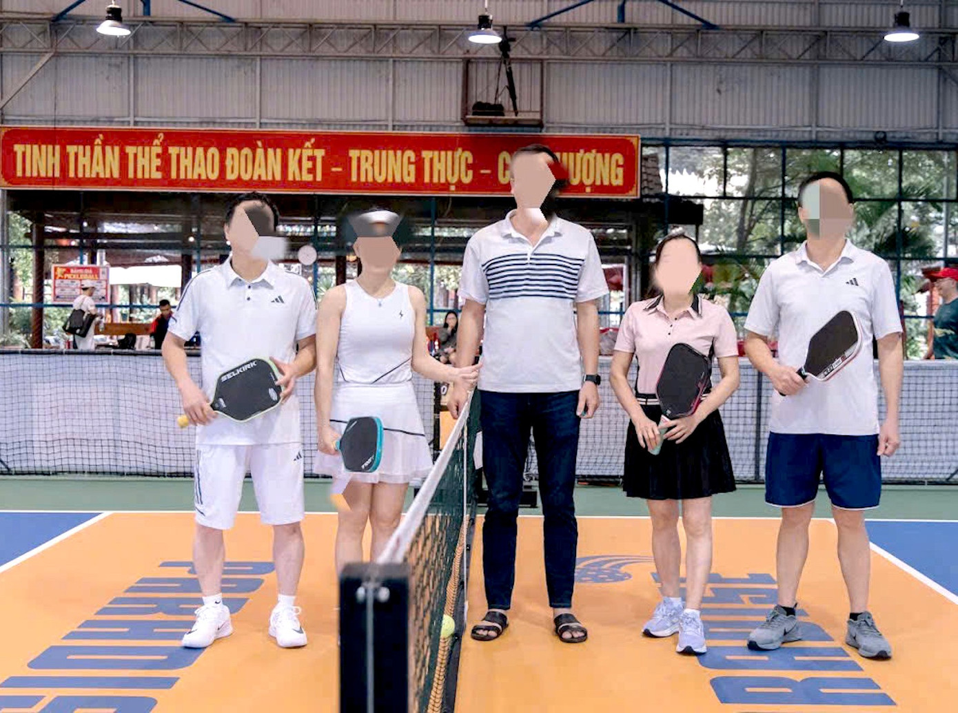 Xác minh một bí thư xã nghỉ học bồi dưỡng chính trị để đi chơi Pickleball