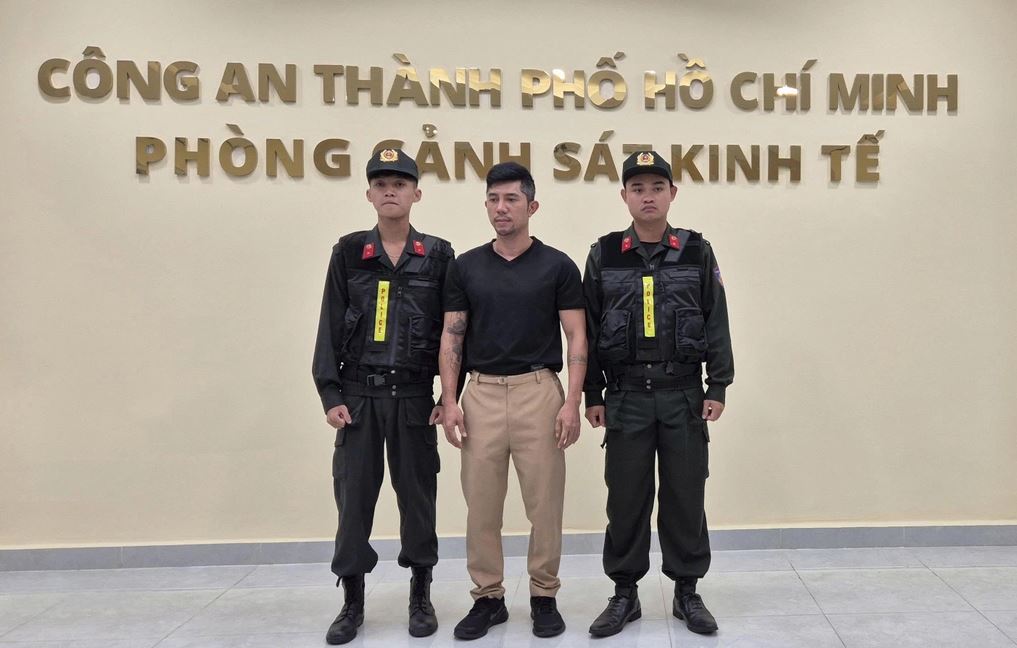 Ca sĩ Lương Bằng Quang bị bắt tạm giam