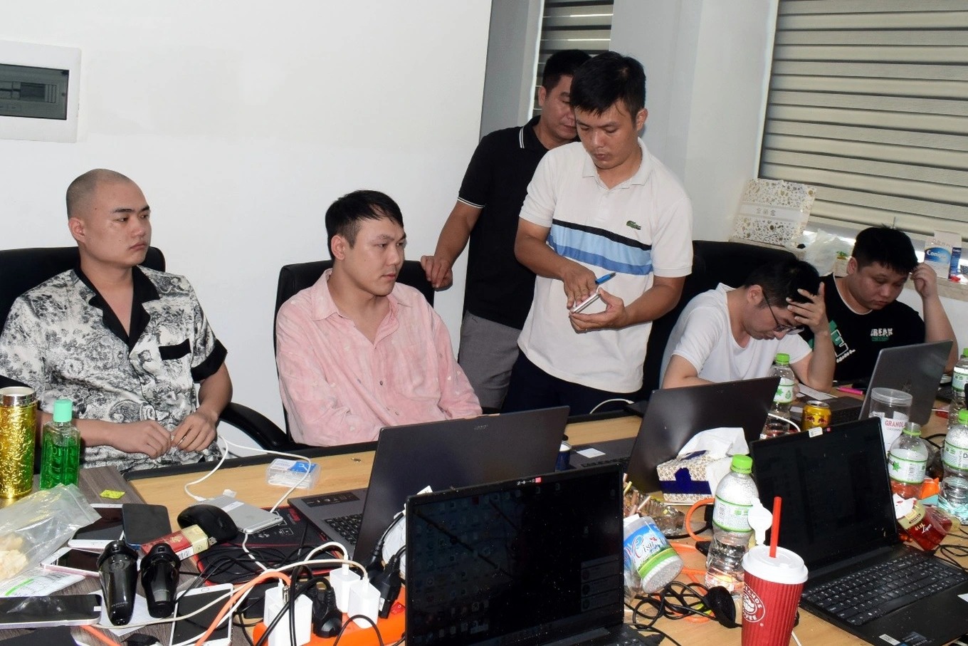 Bắt giữ 51 người Trung Quốc lập hang ổ lừa đảo ở Hà Nội, Đà Nẵng