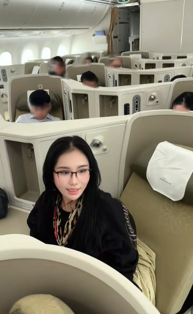 NÓNG! CLIP TÓM DÍNH CẢNH MAILISA Ở SÂN BAY