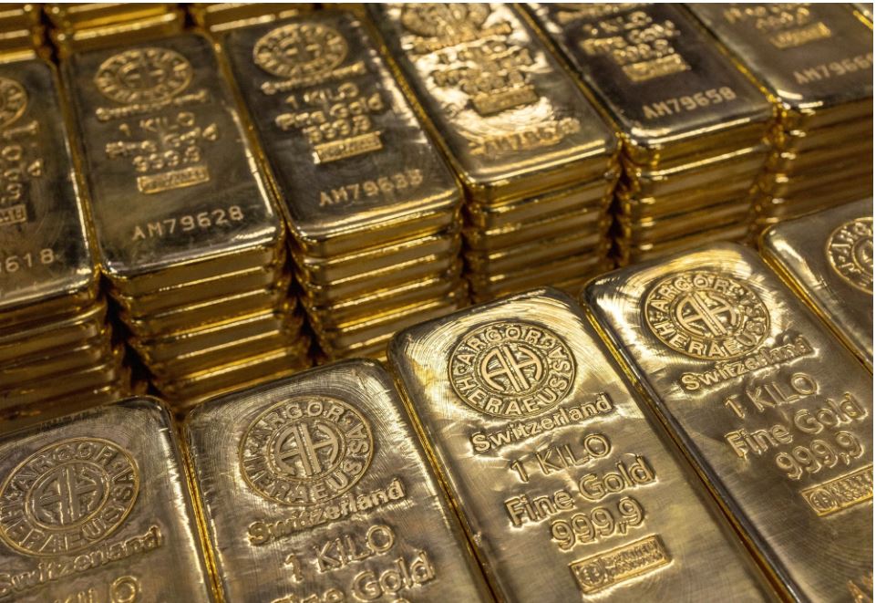 Nam sinh bán 30 cây vàng của bố mẹ, chuyển tiền cho công an dỏm