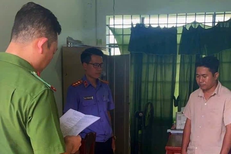 Bắt cán bộ chiếm đoạt 500 triệu đồng tiền cứu trợ lũ lụt: Khởi tố vụ án gây bức xúc dư luận