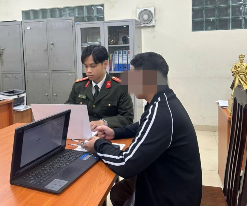 Tiết lộ chiêu lừa khiến nam sinh 21 tuổi ở Hà Nội sập bẫy, gọi về gia đình để yêu cầu chuyển 550 triệu đồng