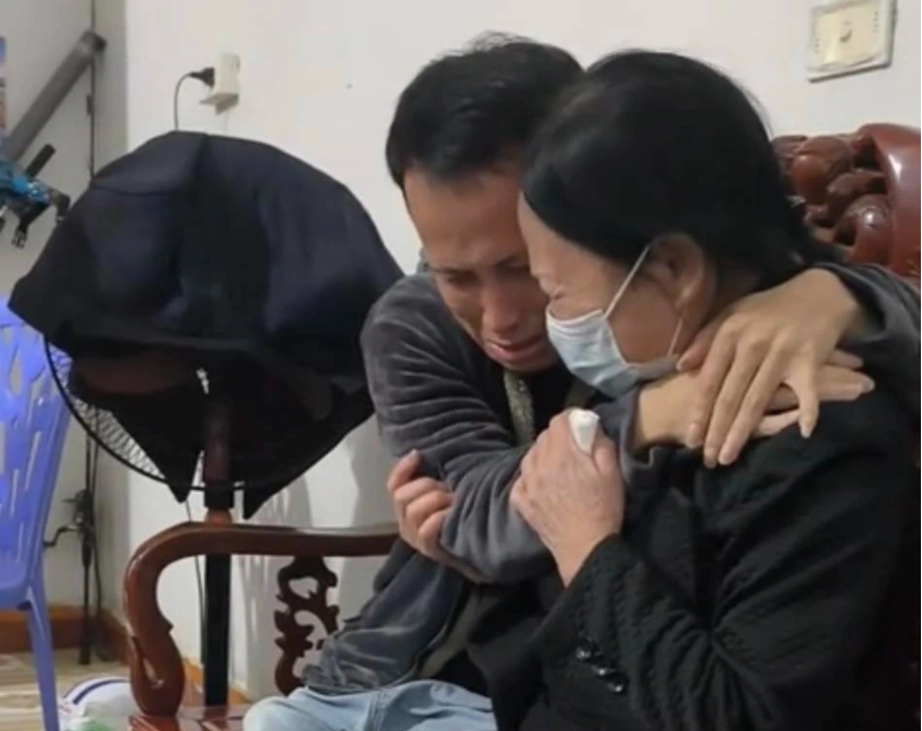 Nhờ xem video trên mạng tìm được con mất tích: Vỡ òa ngày gặp lại sau 31 năm